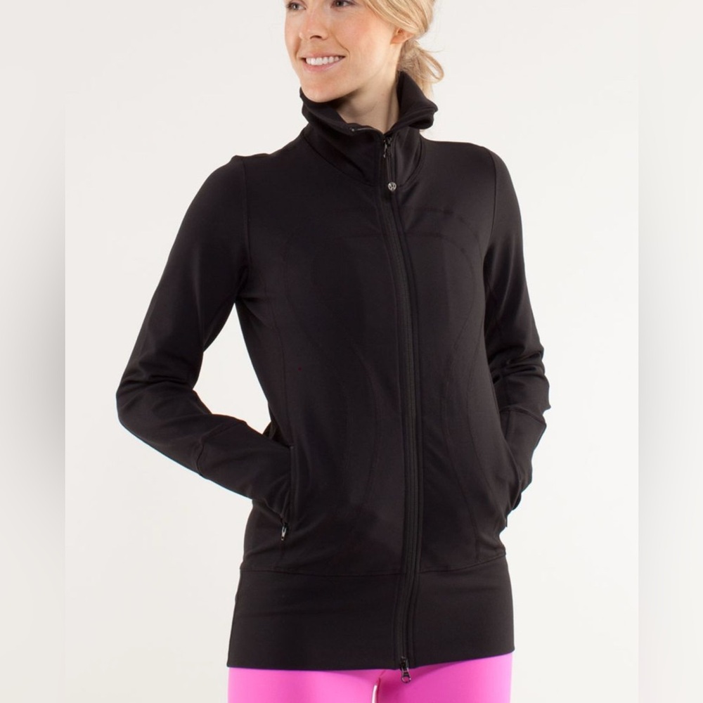 Lululemon In Stride Jacket
Size: 4
H171